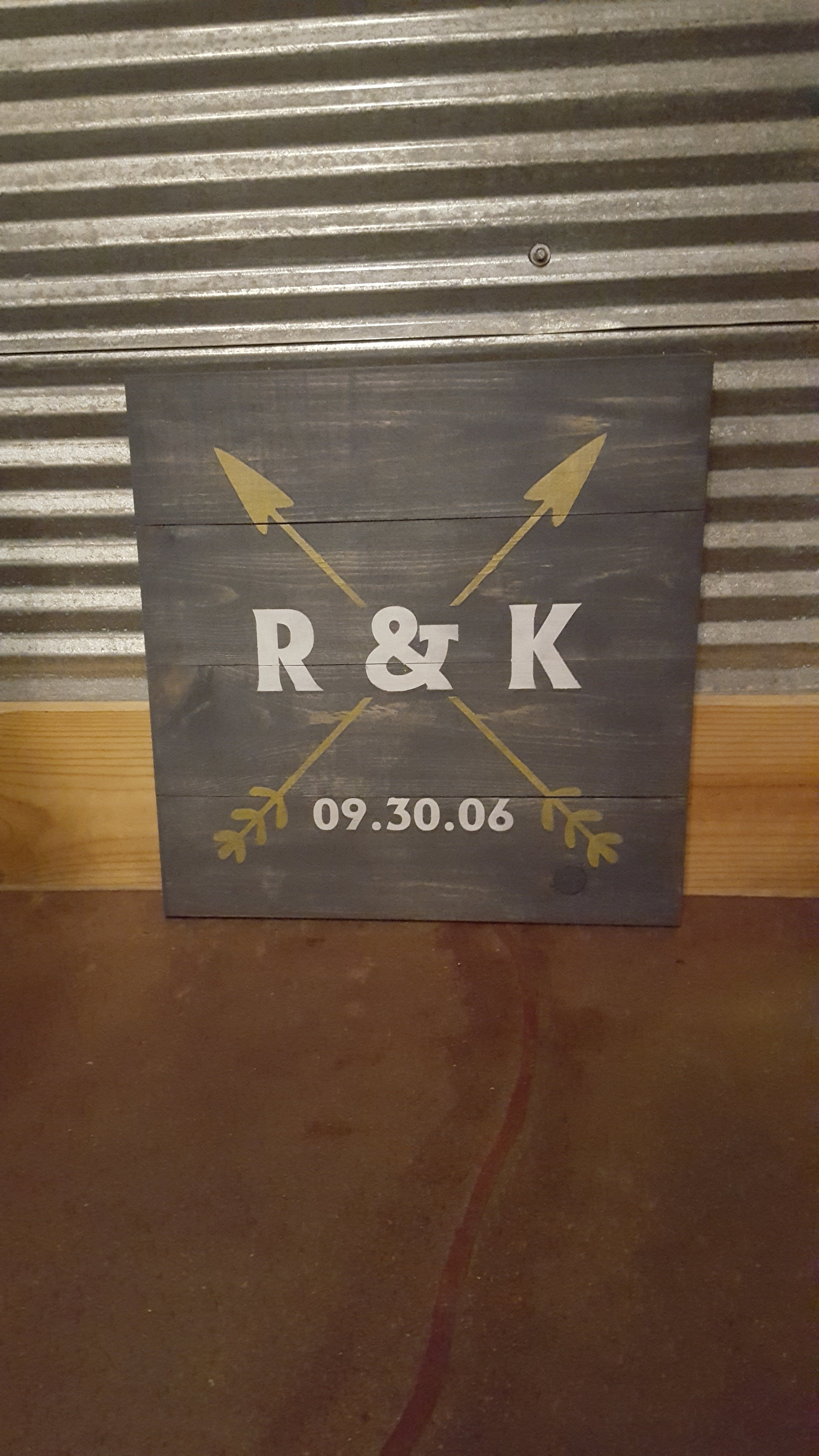Initials and date with 2 arrows 14x14